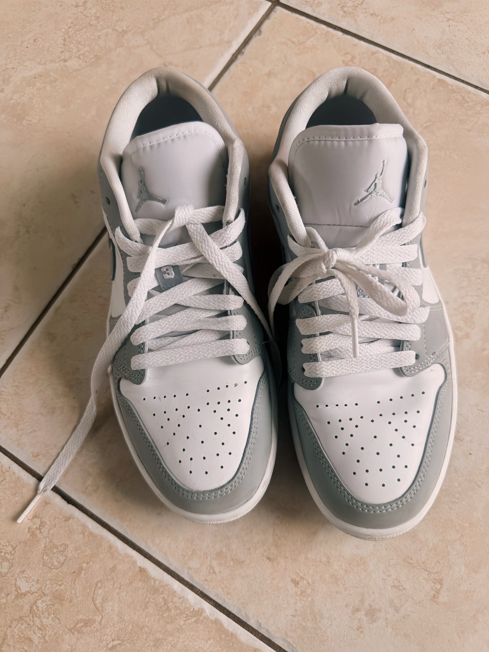 Air Jordan 1 Low 'White Wolf Grey' - Size US 8 W
Womens excellent condition